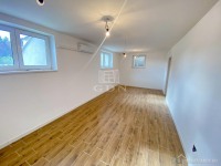 Eladó üzlethelyiség Vác Vác,Sződligethez közeli részén.